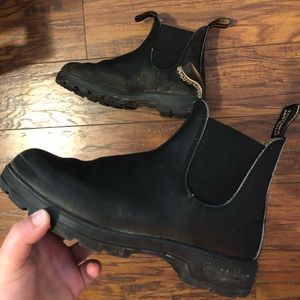 Black Blundstones W7.5